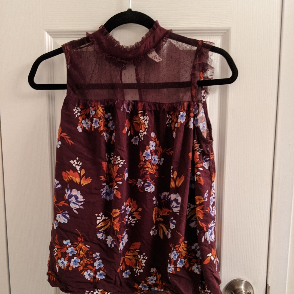 Sleeveless dress shirt, floral